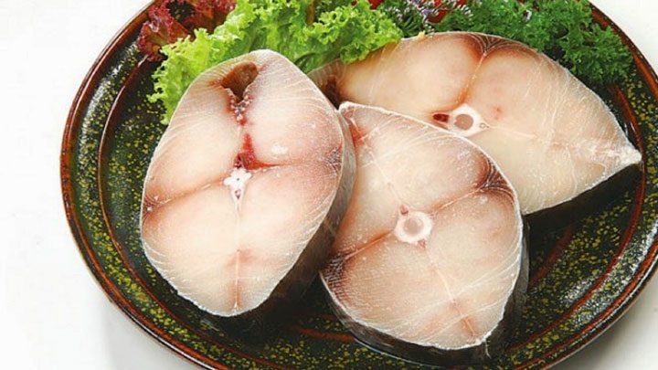 Chuẩn bị nguyên liệu tươi ngon là cách kho cá thu ngon